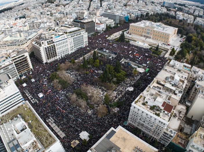 Τέμπη: Πανοραμικές φωτογραφίες από τη μεγαλειώδη συγκέντρωση στο Σύνταγμα