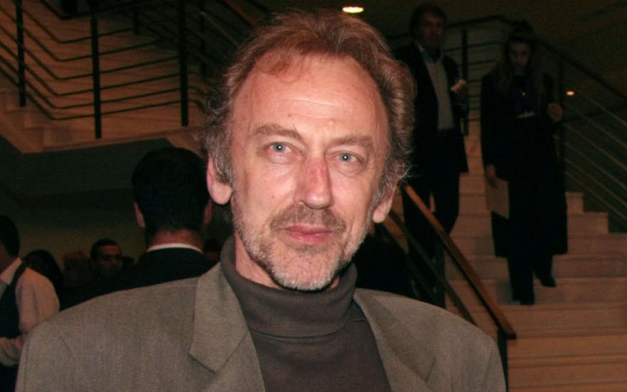 Δημήτρης Πετρόπουλος: Ο «Πρωθυπουργός» του «Παρά Πέντε», το γραφείο, η Βουγιουκλάκη και το «όχι» που μετάνιωσε πικρά