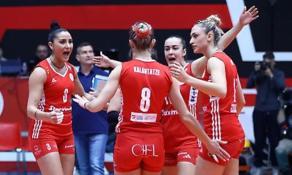 Ο Ολυμπιακός πήρε το θρίλερ κόντρα στην ΑΕΚ στη σκιά του τραυματισμού της Πολυνοπούλου