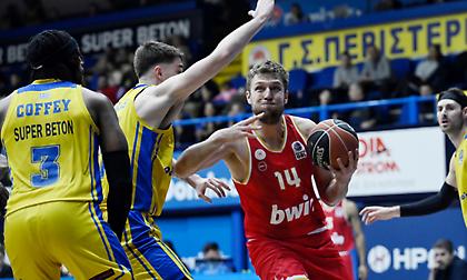 Πέρασε δια πυρός και σιδήρου από το Περιστέρι ο Ολυμπιακός!