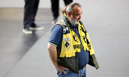 Έντονες αποδοκιμασίες στους παίκτες της ΑΕΚ και υβριστικό σύνθημα κατά Ηλιόπουλου!