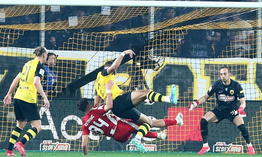 Απίθανη επέμβαση του Μπρινίολι, κράτησε το μηδέν στο ντέρμπι σε προσπάθεια του Κωστούλα!