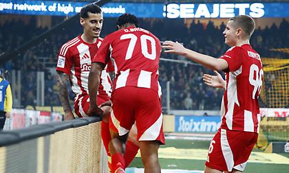 O Τσικίνιο έκρινε το ντέρμπι στο 90’ και πανηγύρισε αλά… Σαλάχ!