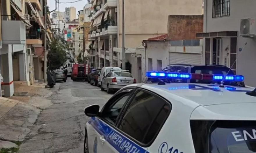 Καμίνια: Χειροβομβίδα σε πυλωτή πολυκατοικίας – Στο σημείο κλιμάκιο των TEEM Καμίνια: Χειροβομβίδα σε πυλωτή πολυκατοικίας – Στο σημείο κλιμάκιο των TEEM