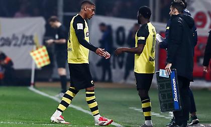 Πρόβλημα στην ΑΕΚ με Μαρσιάλ: Έγινε αναγκαστική αλλαγή λόγω ενοχλήσεων, στη θέση του ο Κοϊτά