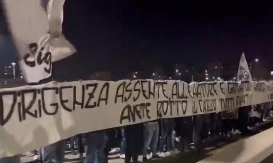 Γιουβέντους: Έξαλλοι οι οπαδοί, τα έβαλαν με όλους - «Βαρεθήκαμε τις μαλ@@@ες»!