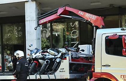 Φώναξαν γερανό για να «σηκώσει» αυτοκίνητα σε μπλόκο αλκοτέστ και ο οδηγός ήταν... μεθυσμένος