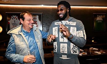 Παναθηναϊκός: Οικογενειακό κλίμα και τυχεροί Αλβέρτης, Σαμοντούροφ στην κοπή της Πρωτοχρονιάτικης πίτας