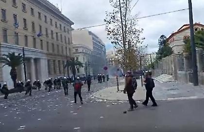 Ελεύθεροι οι 7 από τους 14 που συνελήφθησαν στα επεισόδια στη συγκέντρωση για τα Τέμπη