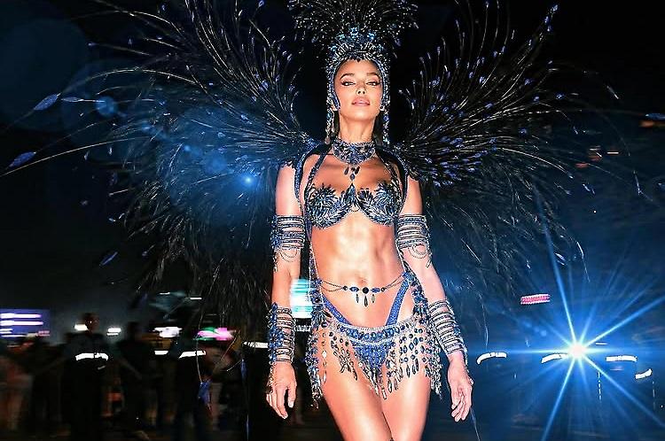 Irina Shayk: Πήγε στο καρναβάλι του Ρίο ντε Τζανέιρο και εμείς απλά τη χαζεύουμε