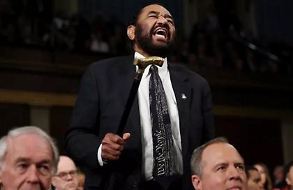 Απέβαλαν από το Κογκρέσο βουλευτή των Δημοκρατικών που αποδοκίμαζε τον Τραμπ - Δείτε βίντεο