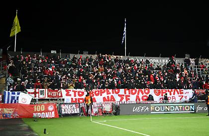 «Στον Βόρειο Πόλο ήρθα Θρύλε να σε δω»: Το πανό των φίλων του Ολυμπιακού στο Μπόντο!