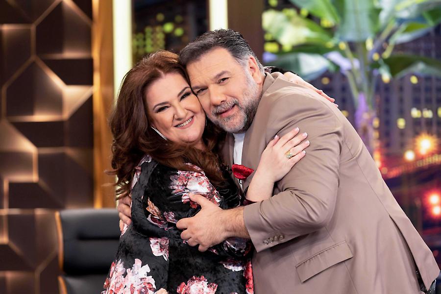 Η ερώτηση του Αρναούτογλου στη Βογιατζάκη για τον γάμο έφερε την παρέμβαση της Νάνσυς Αντωνίου στο ακουστικό του…