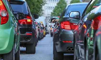 Στο «κόκκινο» η κίνηση στην παραλιακή λόγω ακινητοποιημένης νταλίκας - Πού υπάρχουν μεγάλες καθυστερήσεις