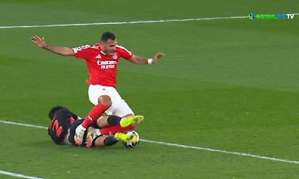 Λαόθ: «Ο διαιτητής έπρεπε να πάει στο μόνιτορ να δει και το σπρώξιμο του Παυλίδη»