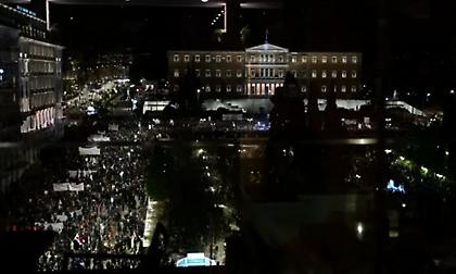 Επεισόδια σε Αθήνα και Θεσσαλονίκη μετά τα συλλαλητήρια για τα Τέμπη - Eπτά συλλήψεις στο Σύνταγμα