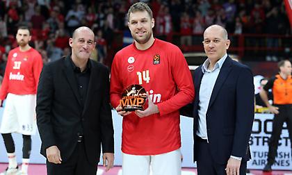 Ολυμπιακός: Ο Βεζένκοφ παρέλαβε το βραβείο του MVP Ιανουαρίου της Ευρωλίγκα!