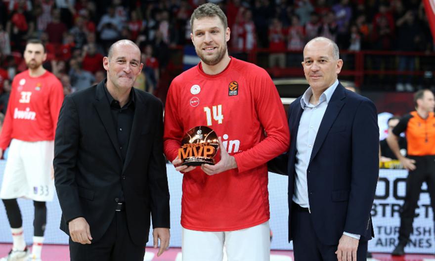 Ολυμπιακός: Ο Βεζένκοφ παρέλαβε το βραβείο του MVP Ιανουαρίου της Ευρωλίγκα!