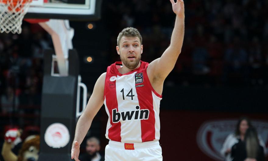 Η επετειακή φανέλα του Ολυμπιακού... εν δράσει!