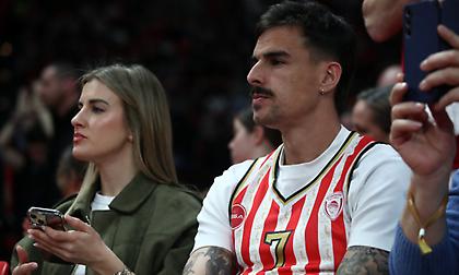 Στο ΣΕΦ ο Ντάνι Γκαρθία με τη συλλεκτική φανέλα του Σπανούλη!