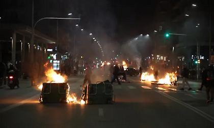 Θεσσαλονίκη: Επεισόδια μετά την πορεία για την τραγωδία των Τεμπών - Δείτε βίντεο