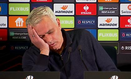 Ασταμάτητα σόου από Μουρίνιο, έκανε ότι τον πήρε ο ύπνος σε ερώτηση δημοσιογράφου!