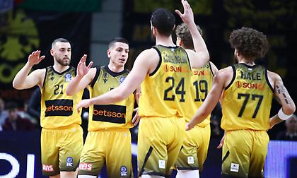 Έκανε σκόνη και θρύψαλα το Περιστέρι και κλείδωσε 4άδα η υπερηχητική ΑΕΚ!