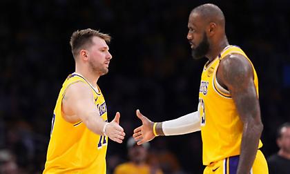 Καρμέλο για ΛεΜπρόν: «Δεν τον έχω δει ποτέ τόσο χαρούμενο όπως τώρα που παίζει με τον Ντόντσιτς»