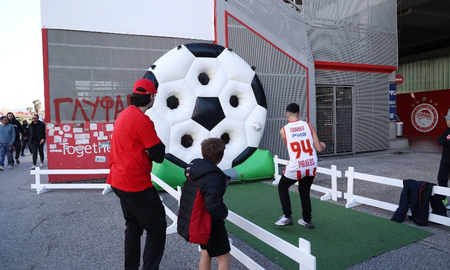 Ολυμπιακός: Δεν λένε να φύγουν από το Καραϊσκάκη οι φίλοι του