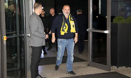 «Ντόπες» Ηλιόπουλου κατά την αναχώρηση της ΑΕΚ από το ξενοδοχείο