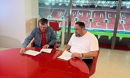 Ολυμπιακός: Η στιγμή της υπογραφής του νέου συμβολαίου του Μεντιλίμπαρ (pics)