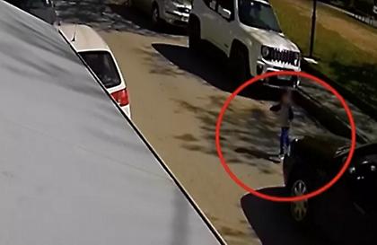 Λάρισα: Διασωληνωμένο παραμένει το τρίχρονο αγοράκι που παρασύρθηκε από αυτοκίνητο – Τι έδειξαν οι πρώτες εξετάσεις