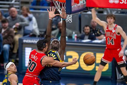 Live: Μπουλς-Πέισερς