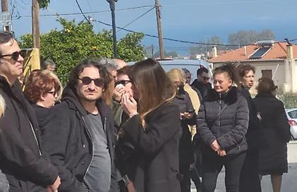 Το τελευταίο «αντίο» στην Καίτη Κωνσταντίνου στο Αίγιο: Ράγισε καρδιές η μητέρα της