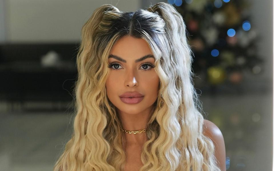 Influencer κρατήθηκε στο αεροδρόμιο γιατί η ασφάλεια δεν την αναγνώριζε στη φωτό διαβατηρίου από τις πλαστικές!