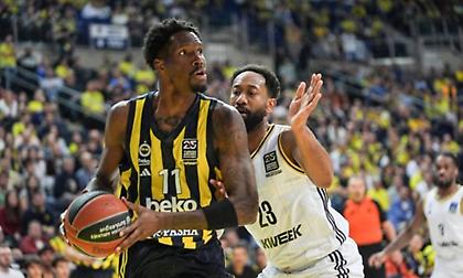 Λύγισε τη Βιλερμπάν και παρέμεινε μόνη δεύτερη η Φενέρ