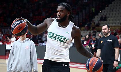 Ο Λεσόρ πάτησε παρκέ στο ΣΕΦ και βοήθησε τους συμπαίκτες του στο ζέσταμα!