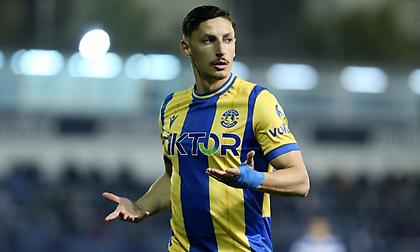 Η… ανάκριση του Χουλιάν Μπαρτόλο από τον Asteras AKTOR