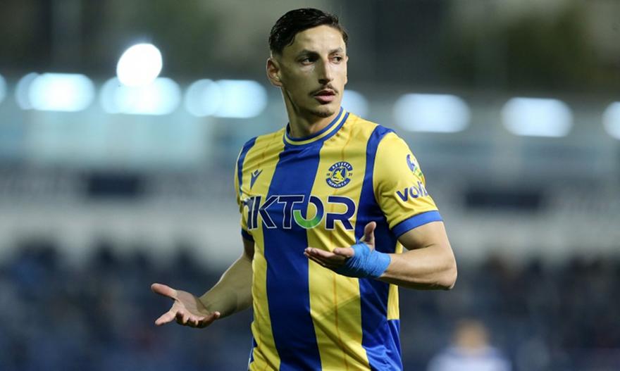 Η… ανάκριση του Χουλιάν Μπαρτόλο από τον Asteras AKTOR
