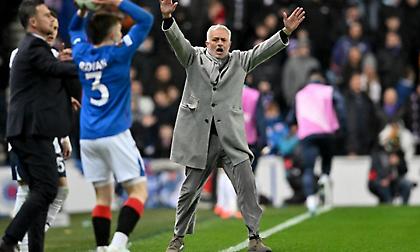 «Καρφιά» Μουρίνιο για διαιτησία: «Ακόμη πληρώνω την αποβολή»