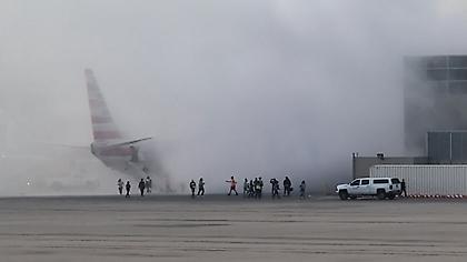 ΗΠΑ: Aναγκαστική προσγείωση για Boeing - Επιασε φωτιά ο κινητήρας