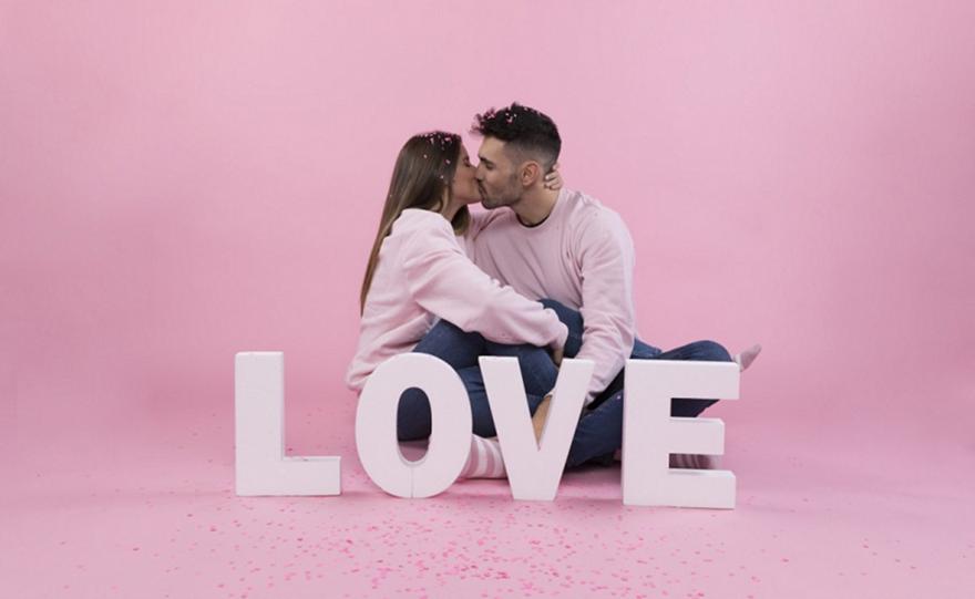 4 ζώδια που δυσκολεύονται να δεσμευτούν αλλά όταν το κάνουν, αγαπούν για πάντα