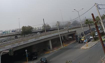 Πυκνή ομίχλη έχει «καλύψει» τα νότια προάστια της Αττικής