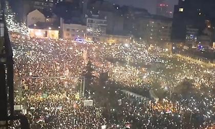 Σερβία: Το μεγαλειώδες συλλαλητήριο που διοργάνωσαν οι φοιτητές στο Βελιγράδι ολοκληρώθηκε με επεισοδιακό τρόπο