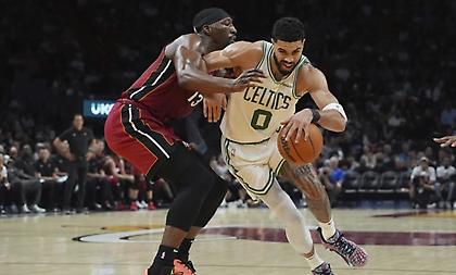 «Κλείδωσαν» τα πλέι οφ οι Σέλτικς με νίκη στο Μαϊάμι