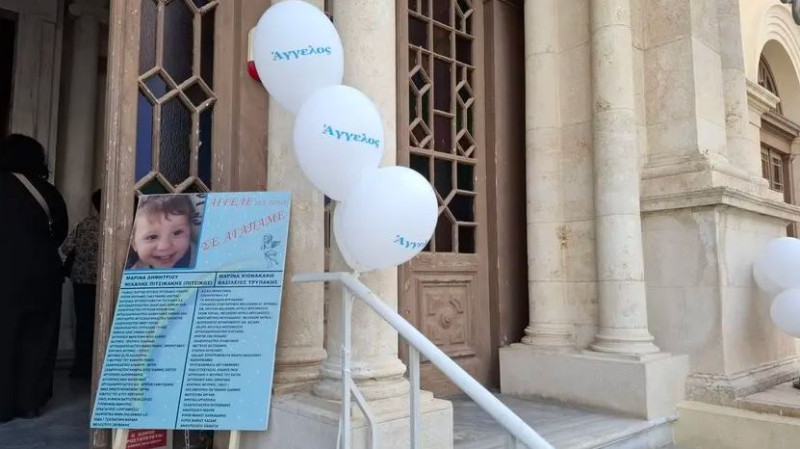 Ηράκλειο: Ανείπωτη θλίψη στο μνημόσυνο για τον μικρό Άγγελο