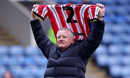 Συγκινητικός Γουάιλντερ ύψωσε τη φανέλα του Μπάλντοκ μετά τη νίκη στο ντέρμπι του Σέφιλντ