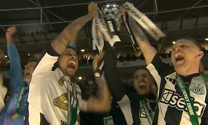 Οι πρώτοι αρχηγοί της Νιούκαστλ που σηκώνουν τρόπαιο μετά από 56 χρόνια!