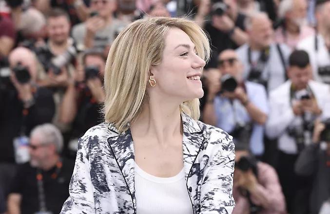 Πέθανε σε ηλικία 43 ετών η ηθοποιός Εμιλί Ντεκέν - Έδωσε μάχη με σπάνιο καρκίνο