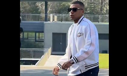 Έφτασε στο προπονητικό της εθνικής Γαλλίας με jacket αξίας σχεδόν 4.000 ευρώ ο Εμπαπέ!